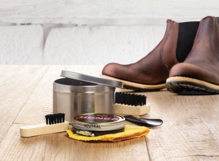 Boîte d'entretien chaussures Torton