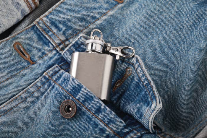 Porte-clés avec mini flasque Hippy