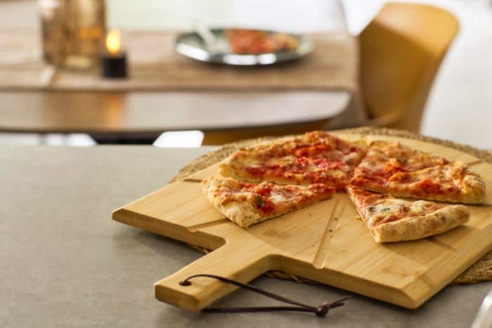 Planche à pizza Vale | Bambou | Avec roulette et spatule