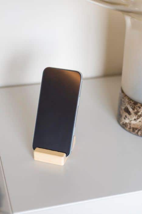 Support pour téléphone Nyla | Bois FSC®